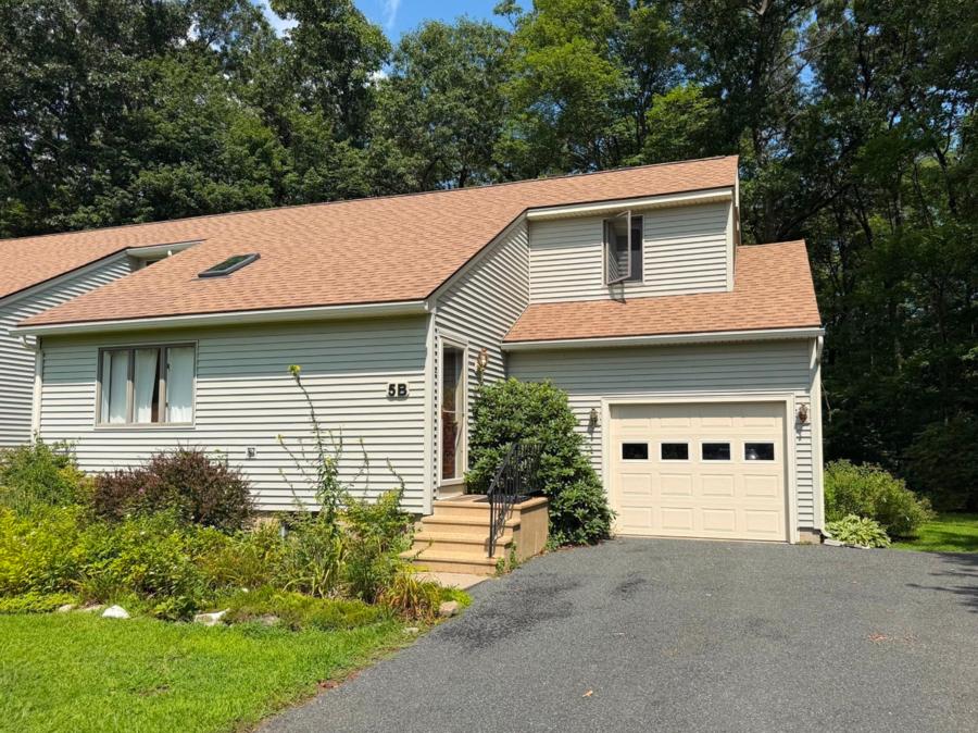 5B Meadow Oak Ln, Deerfield