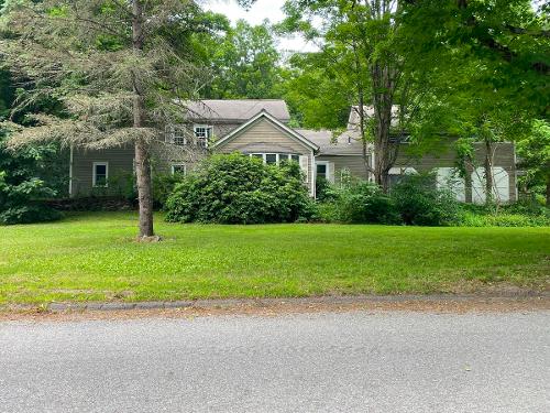 91 W Mountain Rd, Bernardston - $170,000