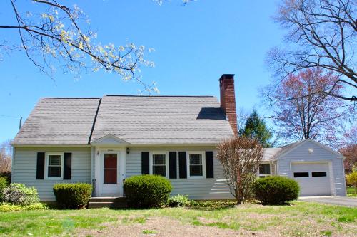 7 Oakman St, Turners Falls - $329,900