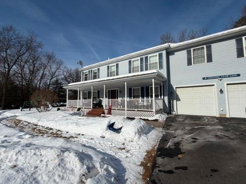 8 County Club Ln, Turners Falls - $550,000